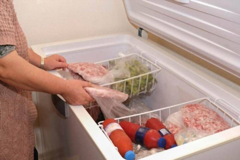 Sắp xếp lại thực phẩm trong tủ đông ngăn nắp, khoa học