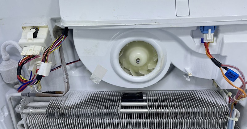 Vệ sinh và kiểm tra quạt gió định kỳ giúp tủ đông làm lạnh nhanh và ổn định