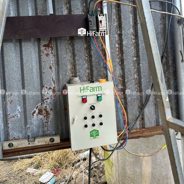 Tủ điện điều khiển trong hệ thống tưới cây tự động