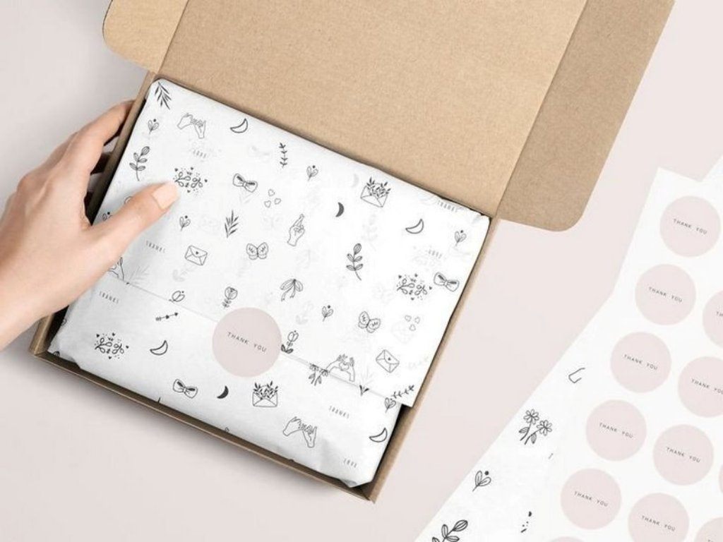 Đóng gói quần áo cẩn thận giúp tạo thiện cảm với người mua