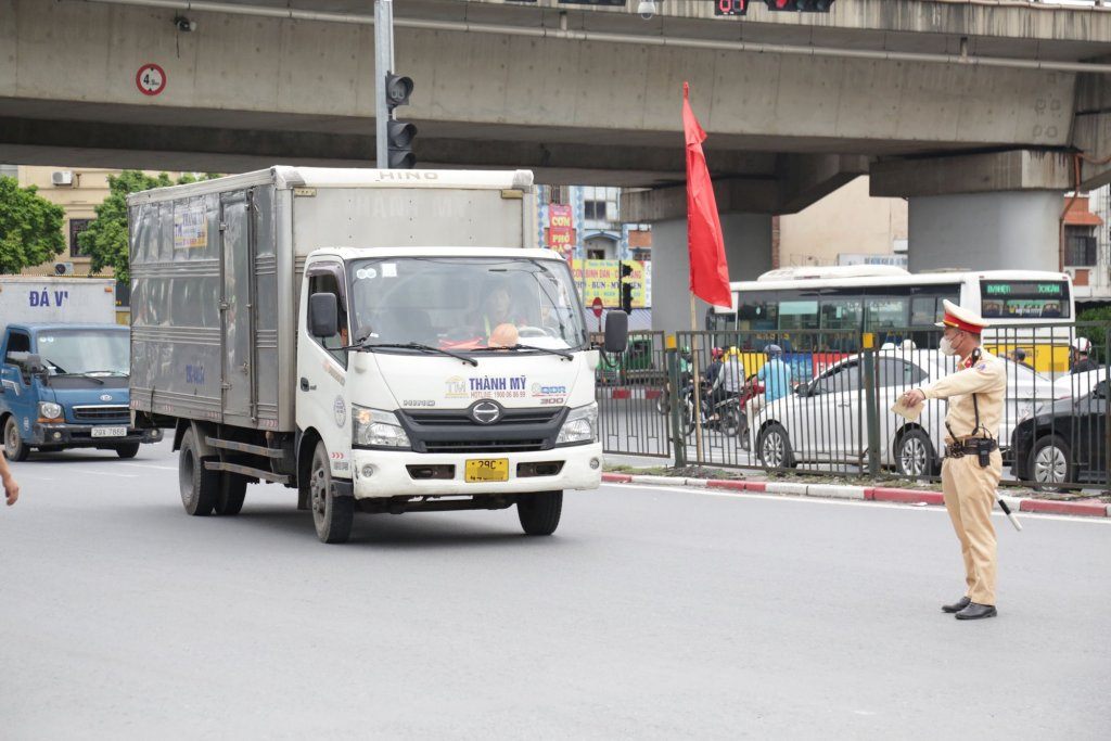 Vi phạm giờ cấm xe tải vào Hà Nội phạt bao nhiêu?