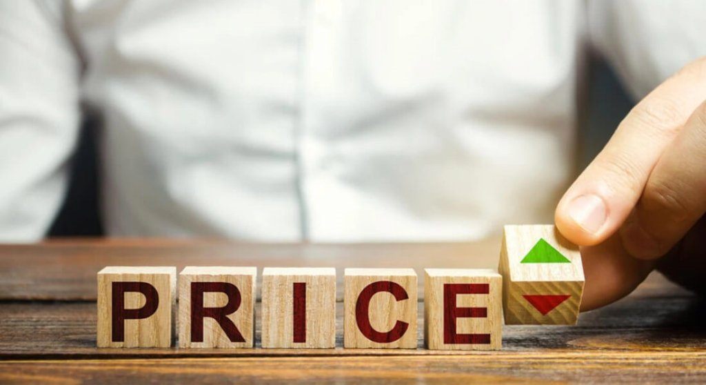 Giá bán sản phẩm hợp lý sẽ thu hút được nhiều khách mua hàng.
