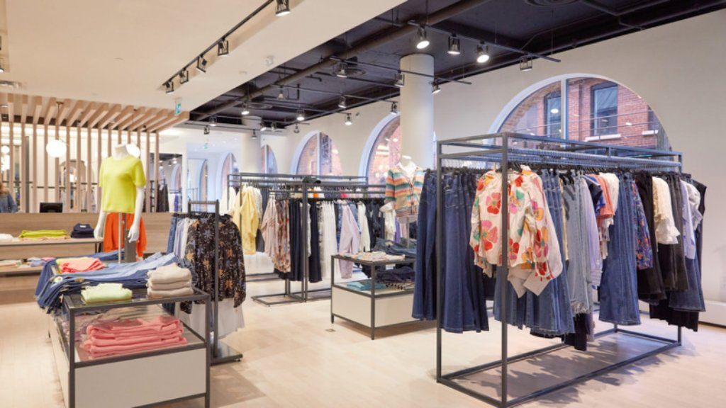 Thiết kế cửa hàng bắt mắt