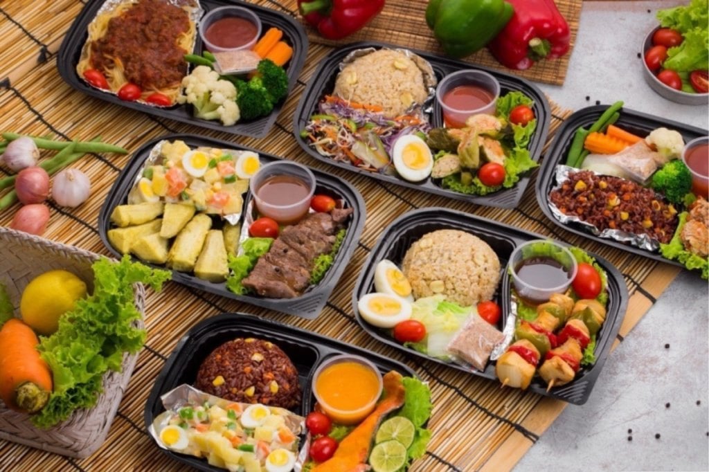Bán suất cơm trưa văn phòng đẹp mắt, đủ dưỡng chất năm 2026