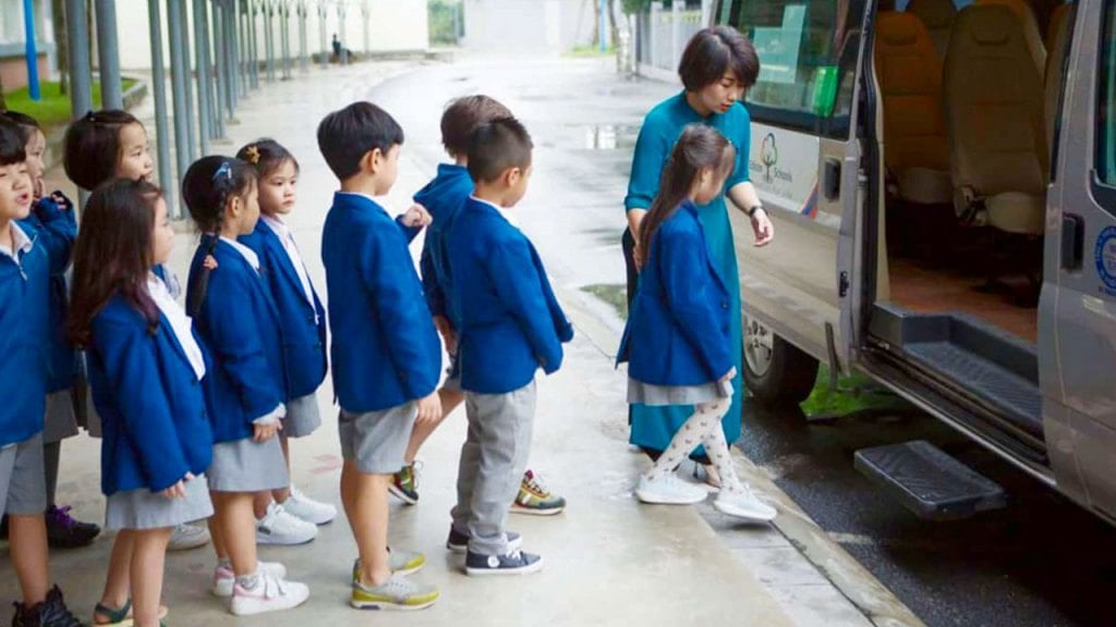 Dịch vụ đưa đón học sinh chuyên nghiệp mang lại sự an tâm tuyệt đối cho các bậc phụ huynh bận rộn.