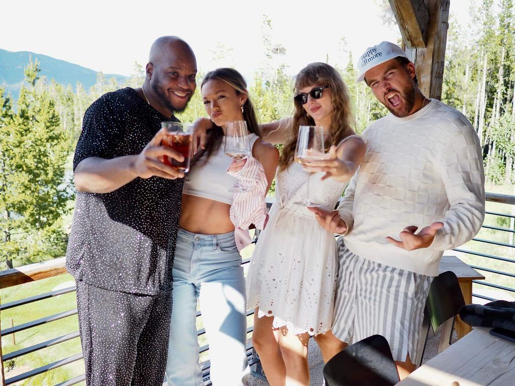 Taylor Swift và Travis Kelce được xem là một trong những “celebrity couple” nổi bật nhất trên truyền thông toàn cầu