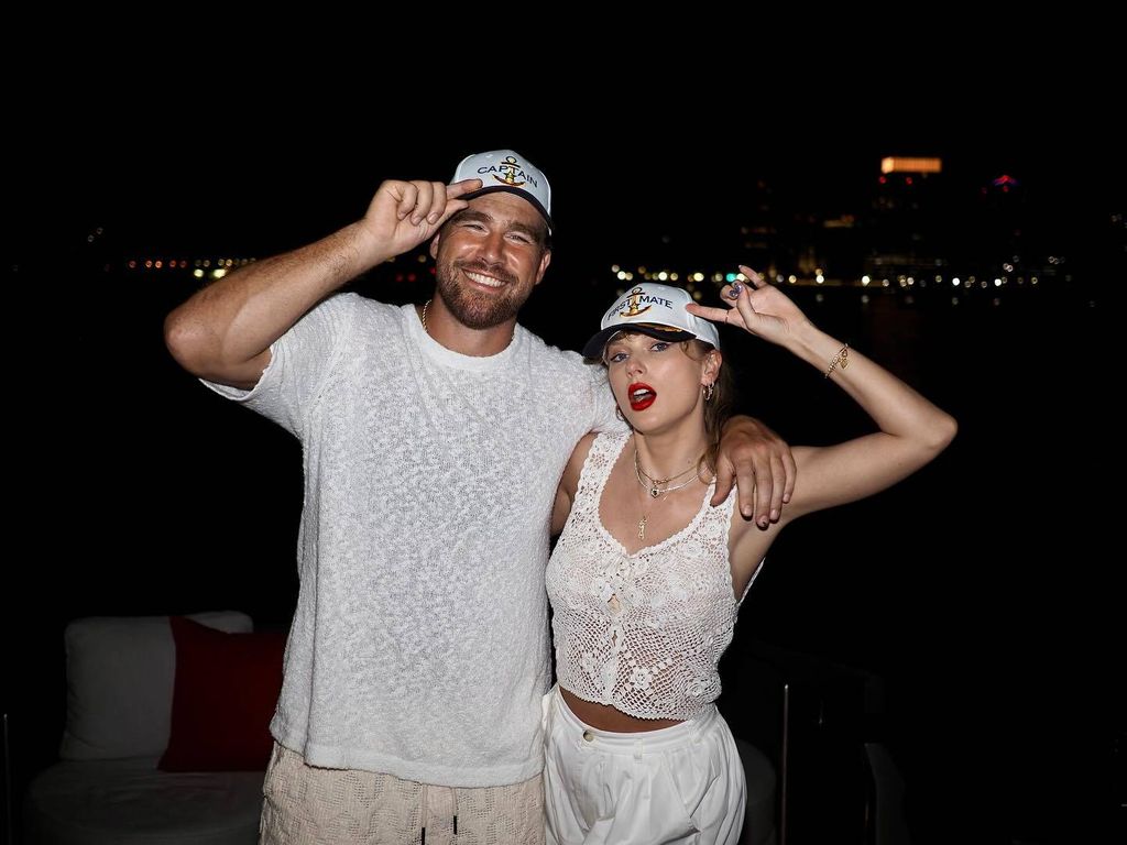 Taylor Swift được xem là một trong những nghệ sĩ có tầm ảnh hưởng lớn nhất trong ngành công nghiệp âm nhạc hiện đại