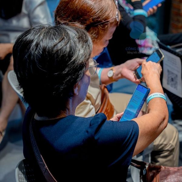 người cao tuổi cải thiện năng lực số