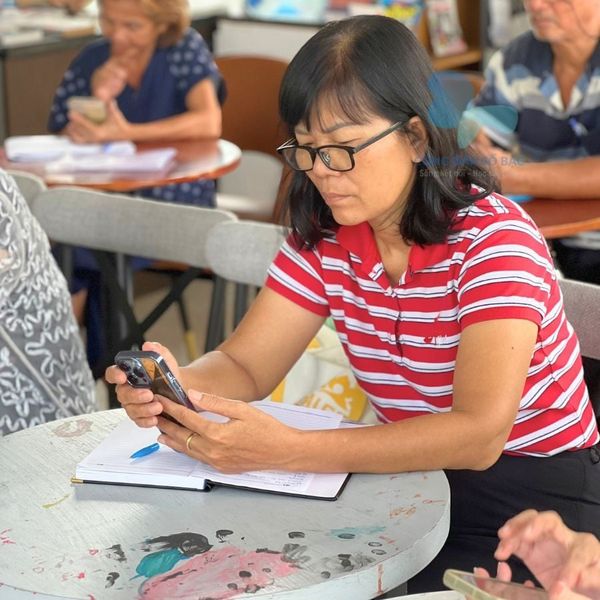 người cao tuổi cô đơn