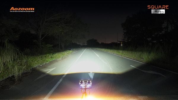 The wide and intensely bright low beam of the SQUARE LIMITED.