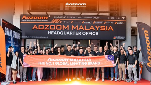 AOZOOM Malaysia Headquarters grand opening ribbon cutting ceremony by Mr Peter Ms Ruby Feng and Mr QC Fei