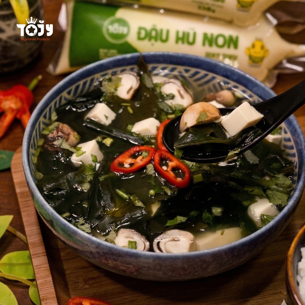 Canh đậu hũ non rong biển