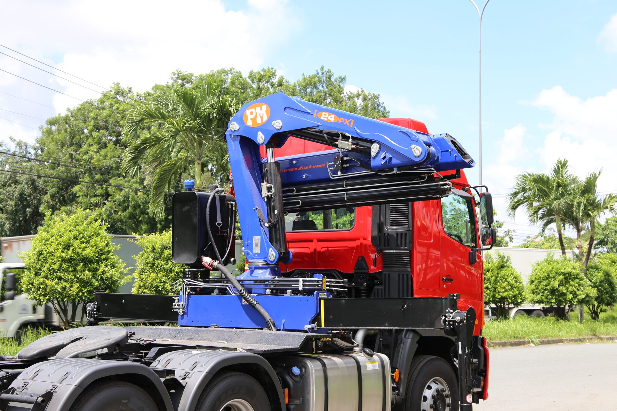 Xe tải cẩu Tadano