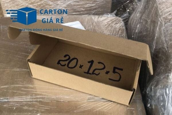 Hộp carton nắp cài