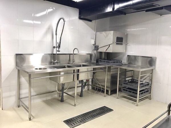 Loại máy rửa bát công nghiệp nào phù hợp để rửa xoong nồi?