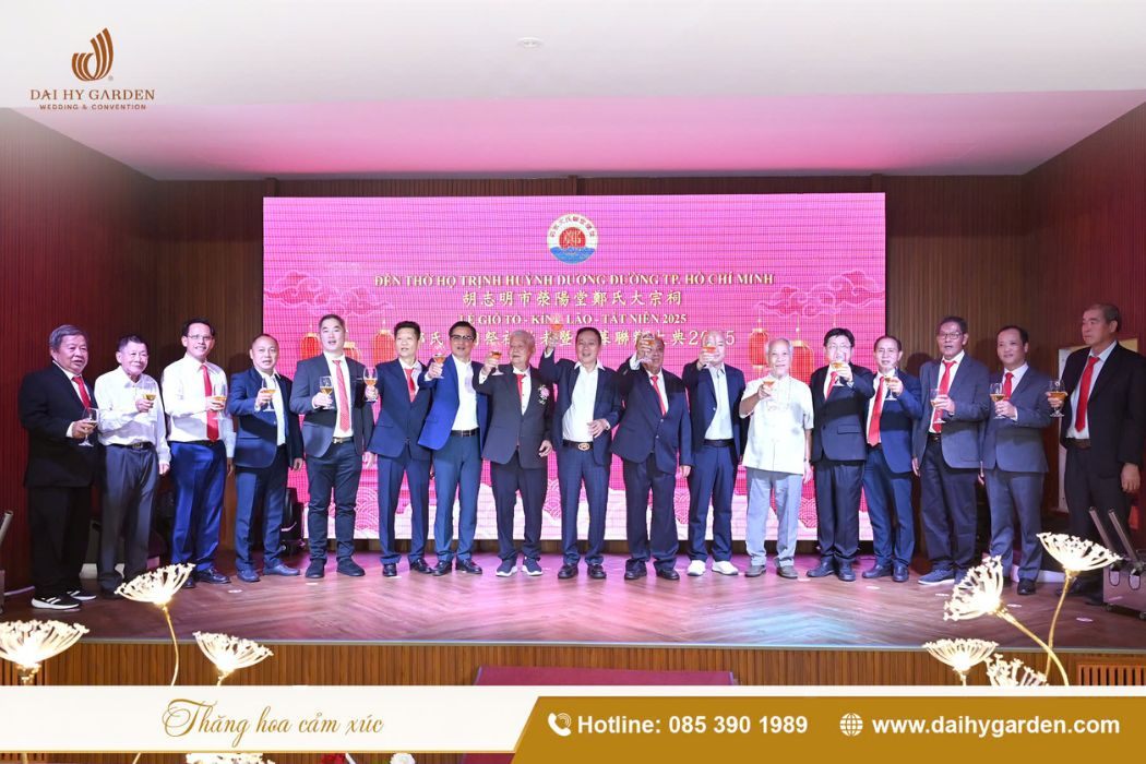 Sân khấu tiệc tân niên Hội Đoàn