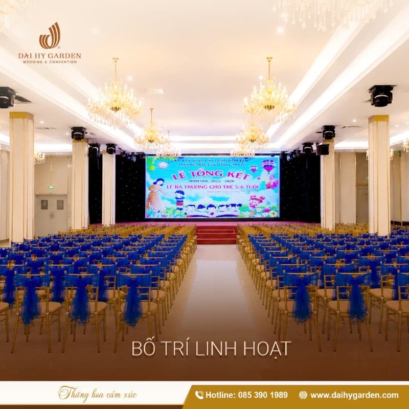 Bố trí linh hoạt lễ tốt nghiệp và tiệc chiêu đãi trong cùng một không gian