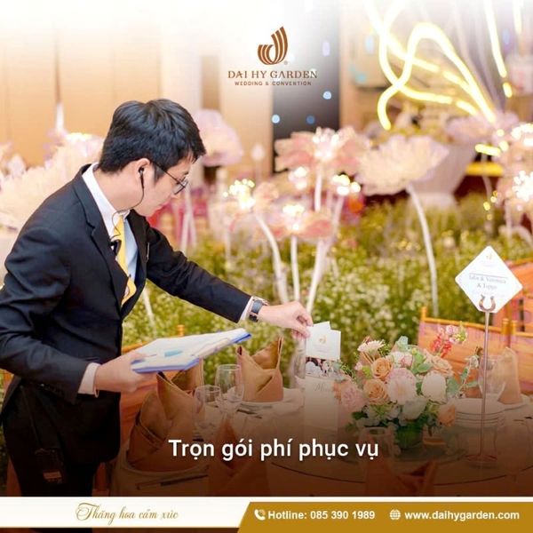 Đội ngũ phục vụ tiệc cưới chuyên nghiệp