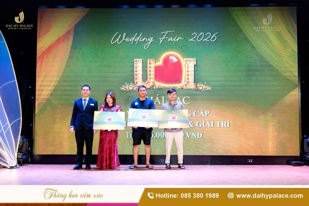 Vị khách may mắn trúng Giải Bạc tại sự kiện Wedding Fair U ♥ I ngày 2