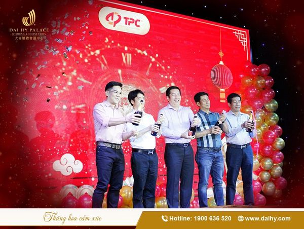 Nghi thức chiêu tài tại tiệc tân niên