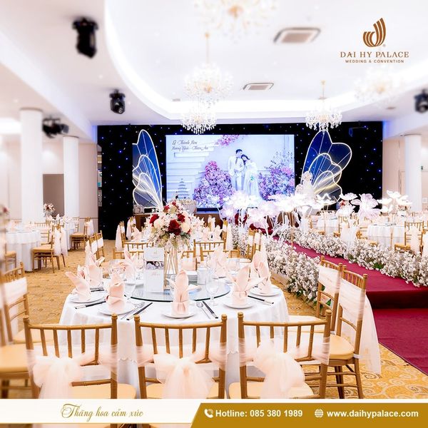 Một buổi tiệc ấm cúng, gói gọn trong không gian thân tình cùng những người bạn bè, người thân yêu thương cũng đủ để lưu giữ trọn vẹn khoảnh khắc thiêng liêng.