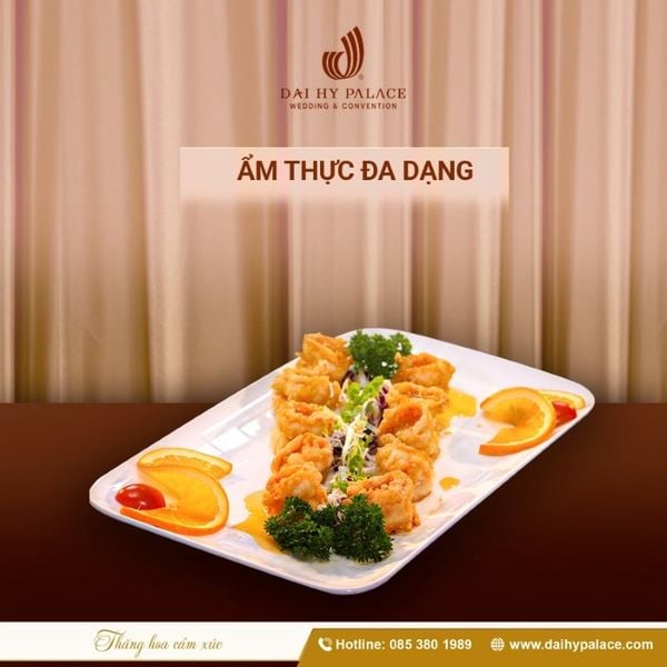 Ẩm thực tiệc tất niên đa dạng, bày trí đẹp mắt