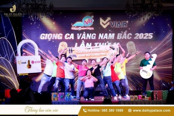 Không khí sôi động của buổi tiệc tất niên tại Đại Hỷ Palace