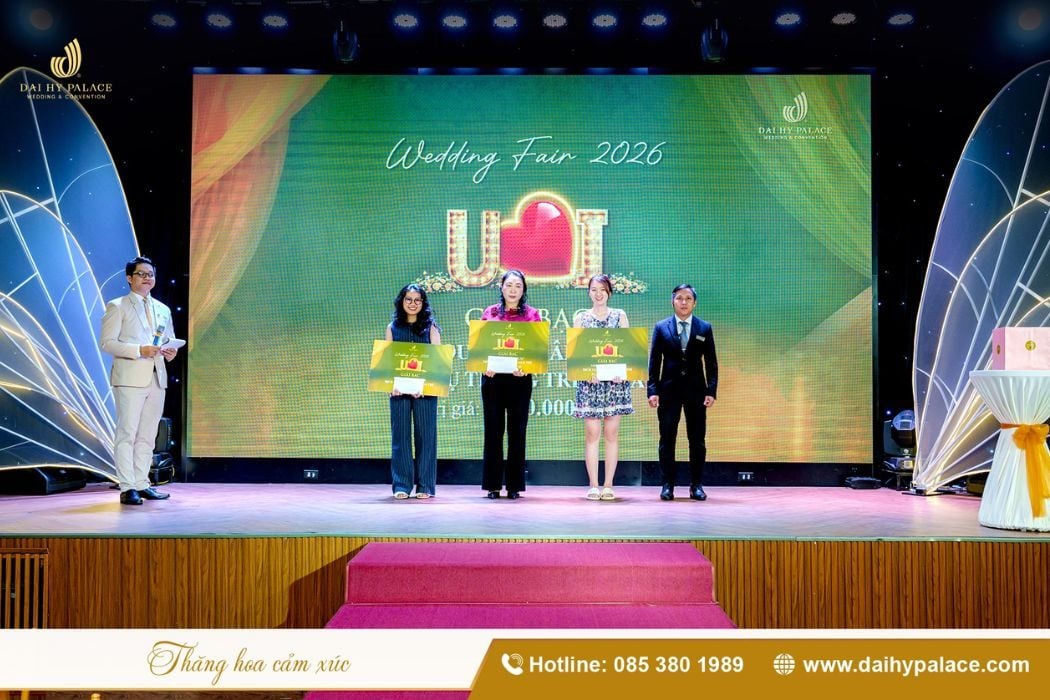 Vị khách may mắn trúng Giải Bạc tại sự kiện Wedding Fair U ♥ I ngày 1