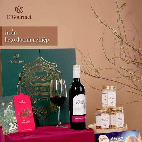 In ấn logo UV - cá nhân hóa quà Tết doanh nghiệp