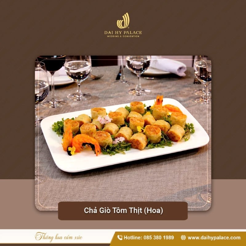 Chả giò tôm thịt (Hoa) - Món khai vị được lựa chọn nhiều tại Đại Hỷ Palace