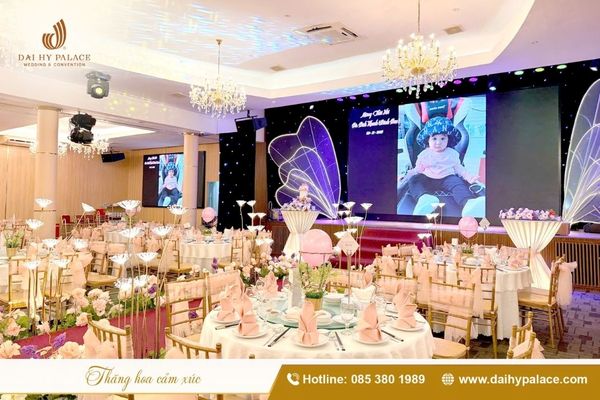 Không gian tiệc thôi nôi lung linh cho bé gái tại Đại Hỷ Palace