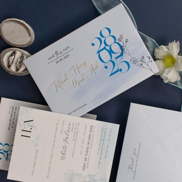 Thiệp cưới ép kim tên dâu rể tinh tế