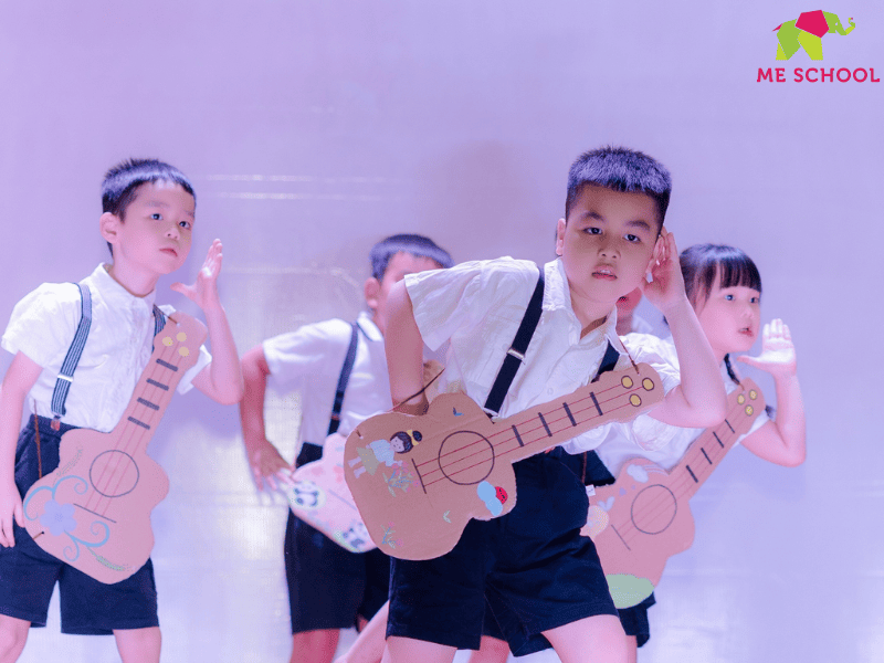 Các hình thức tổ chức lễ hội mùa xuân cho trẻ mầm non tại ME School với hoạt động biểu diễn dân gian