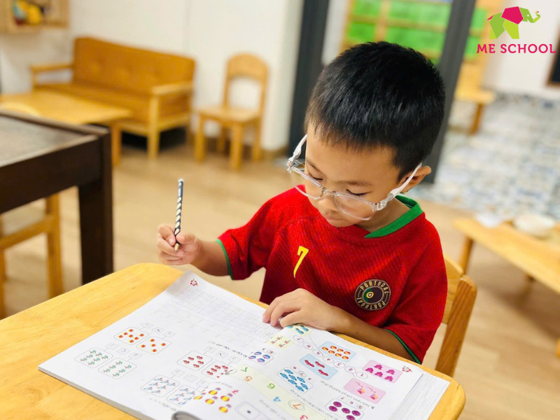 trẻ 4 tuổi học gì ở trường mầm non