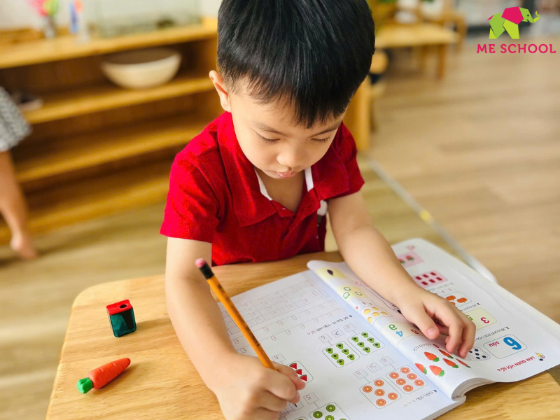 trẻ 4 tuổi học gì ở trường mầm non