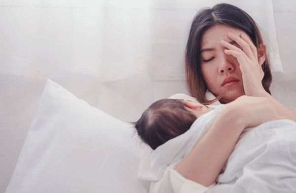 Căng thẳng, thiếu ngủ sau sinh