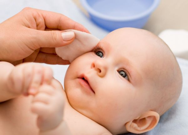 Giao mùa cơ thể bé suy giảm đề kháng