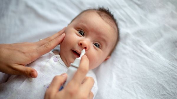 Vệ sinh mũi cho bé