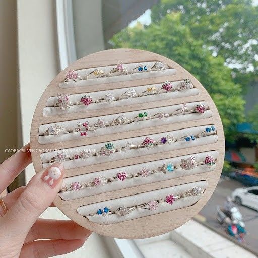 Bạc nhà Cáo cần trải qua quá trình đánh bóng, làm sáng và kiểm tra chất lượng sản phẩm