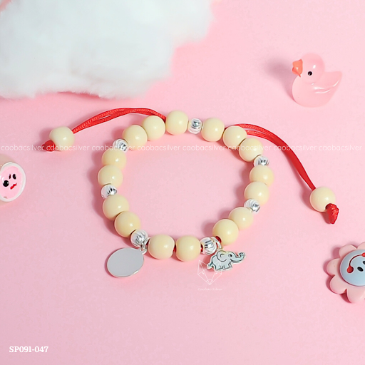 Lý do nên lựa chọn vòng dâu tằm với charm bạc