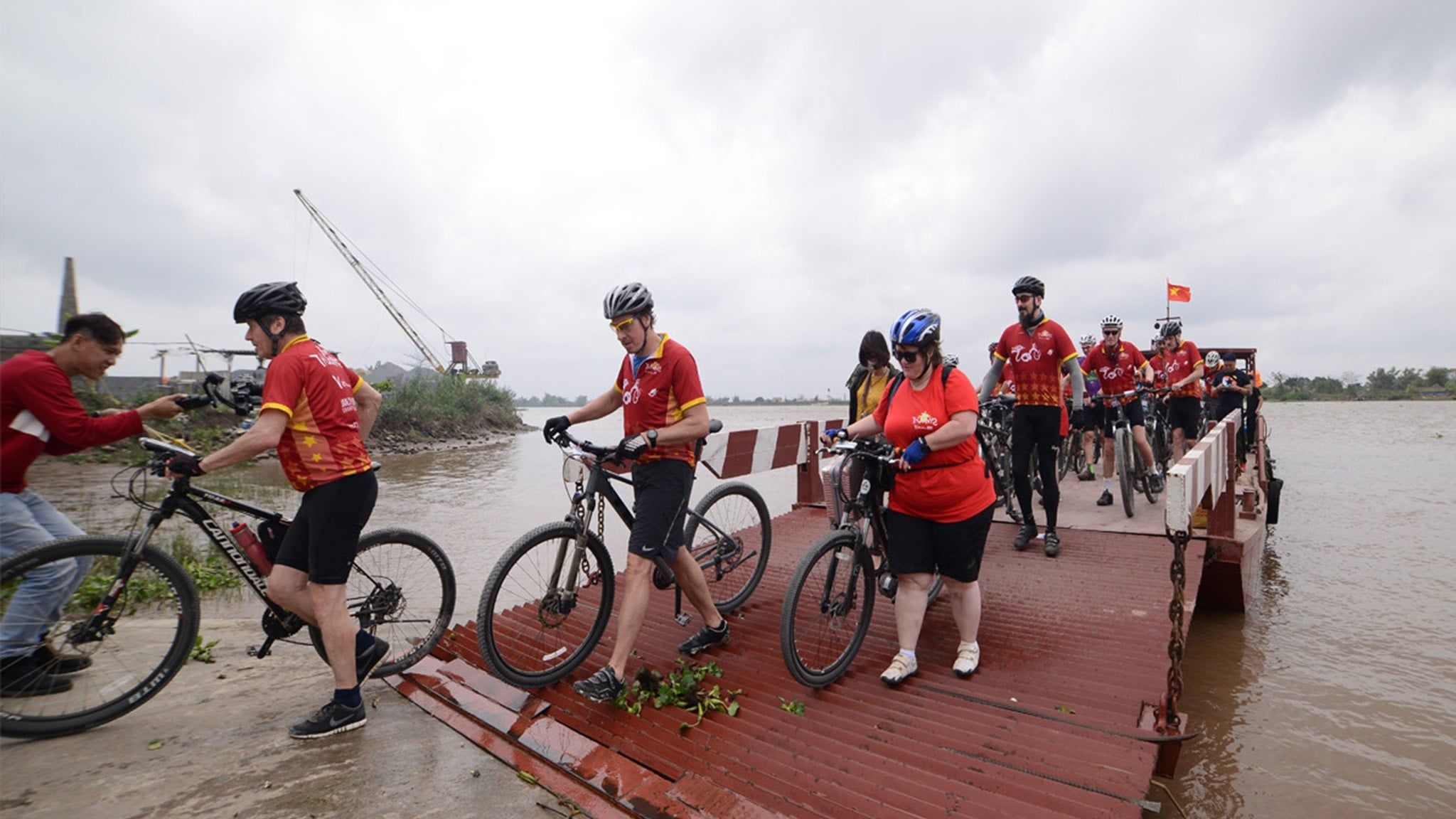 CYCLING SLOWLY FROM BANGKOK TOWARD HANOI TOGETHER