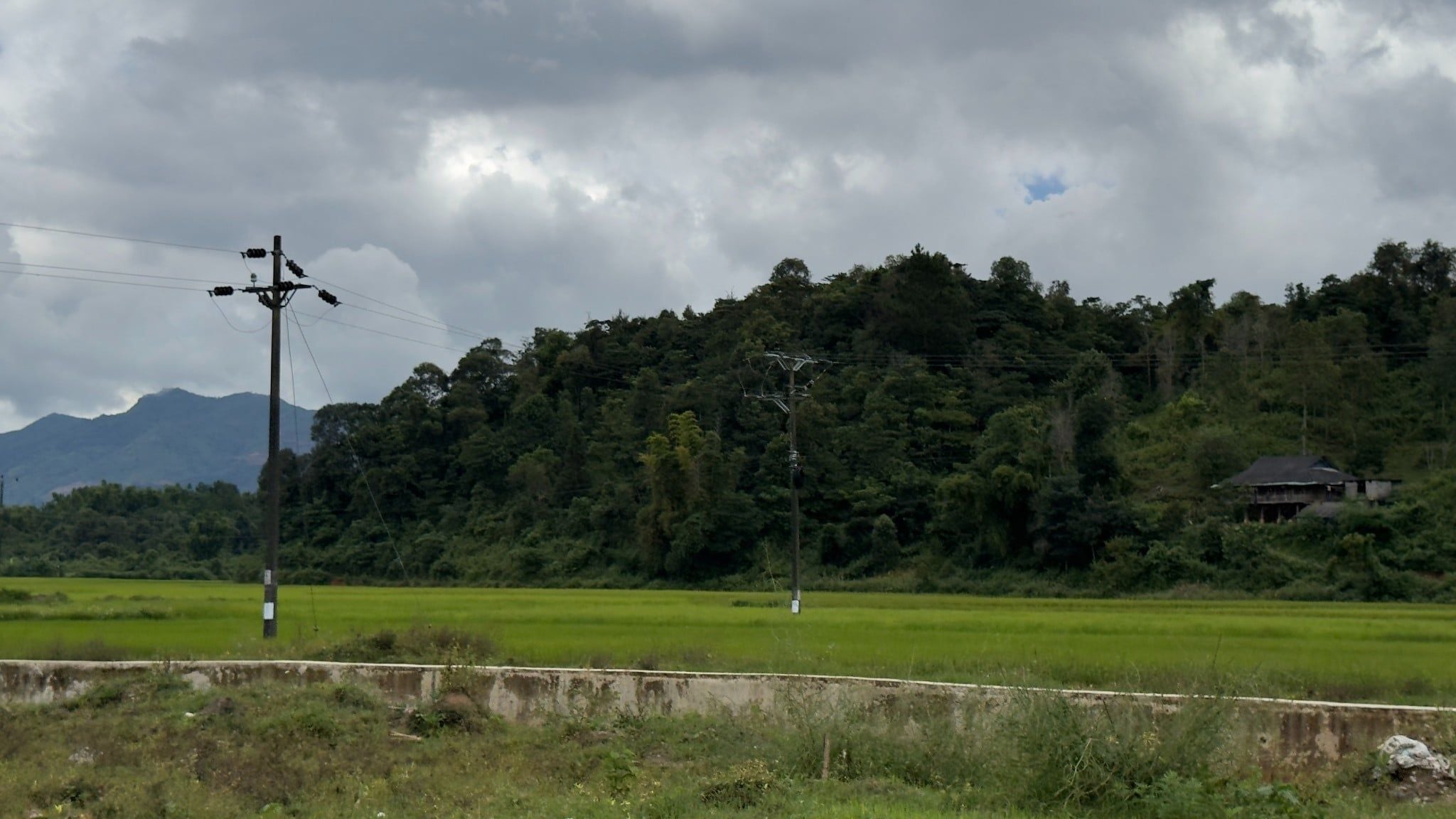 VIETNAM CYCLING JOURNEY THROUGH LIMESTONE VALLEYS