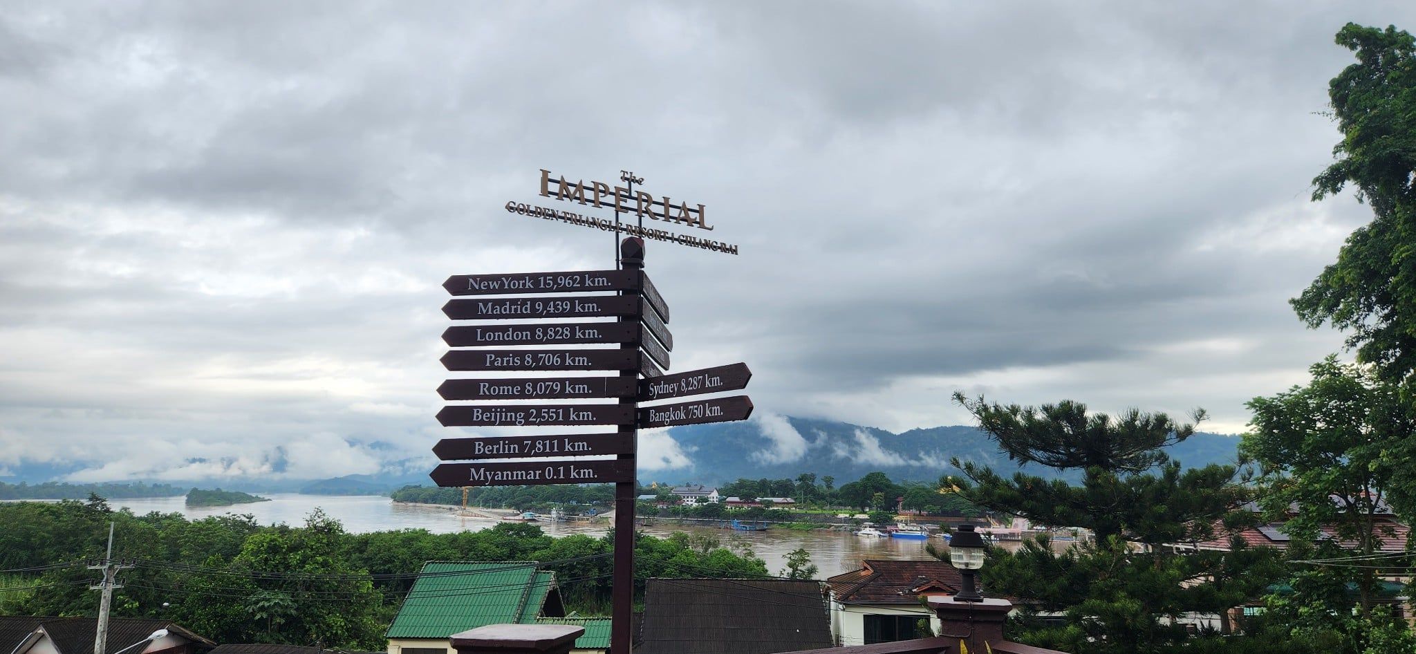 CROSSING BORDERS THROUGH A SOUTHEAST ASIA CYCLING JOURNEY