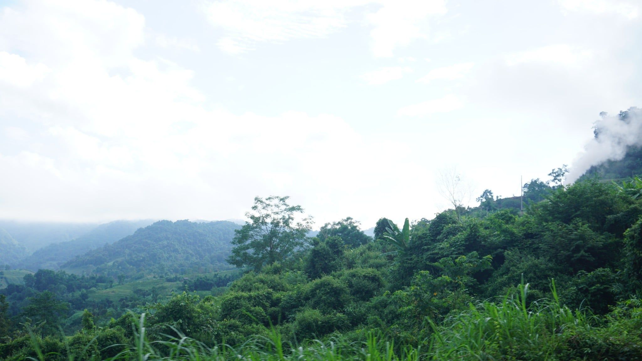 VIETNAM CYCLING ADVENTURE THROUGH MOUNTAIN ROADS