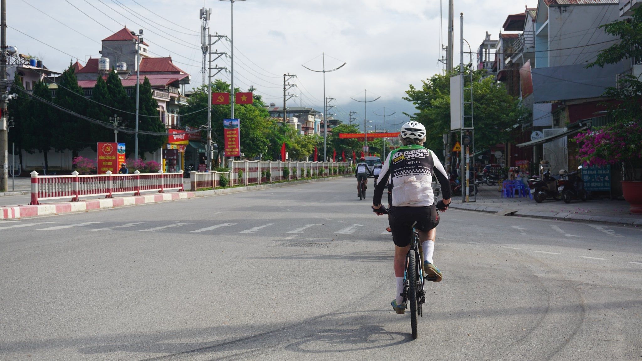 VIETNAM MOUNTAIN CYCLING ADVENTURE TOGETHER