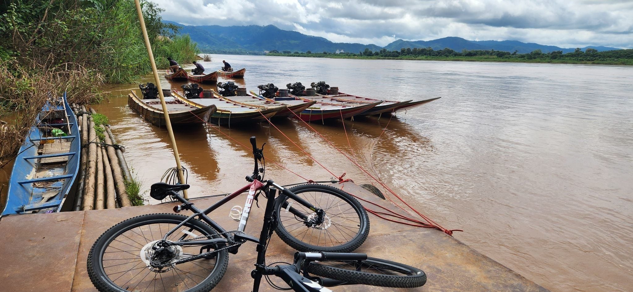 BICYCLE TOUR IN VIETNAM THROUGH VILLAGES AND LIFE