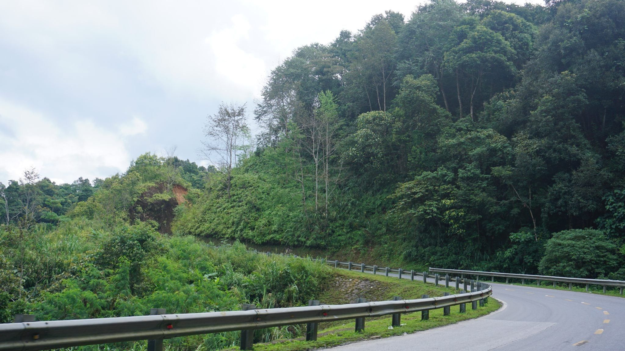 VIETNAM CYCLING JOURNEY THROUGH LIMESTONE VALLEYS