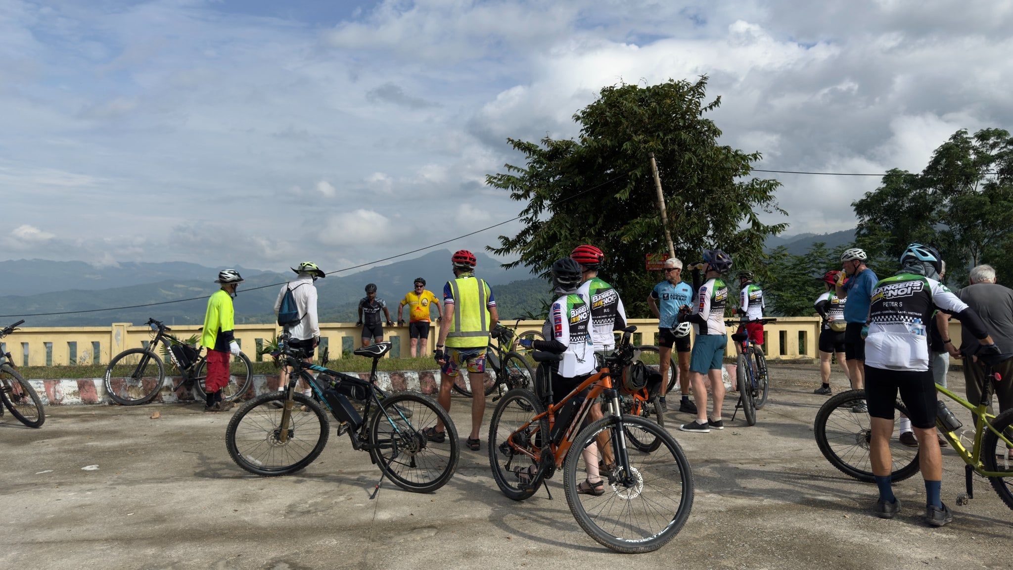 VIETNAM HIGHLANDS CYCLING ADVENTURE TOGETHER