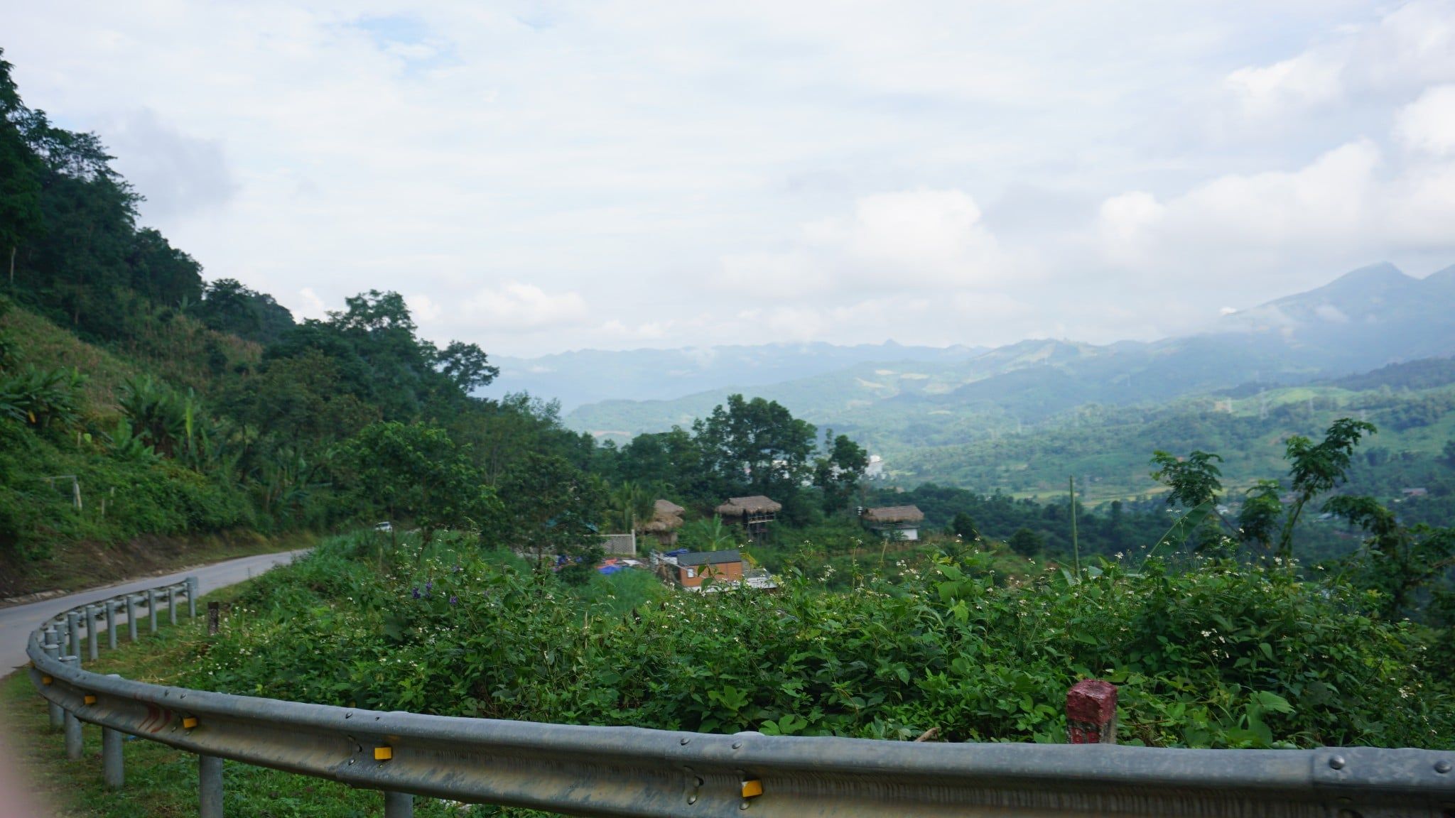 VIETNAM CYCLING ADVENTURE THROUGH MOUNTAIN ROADS