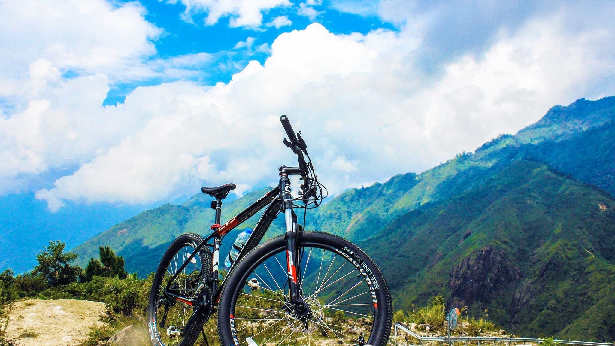 CYCLING SLOWLY THROUGH NORTHERN VIETNAM TOGETHER